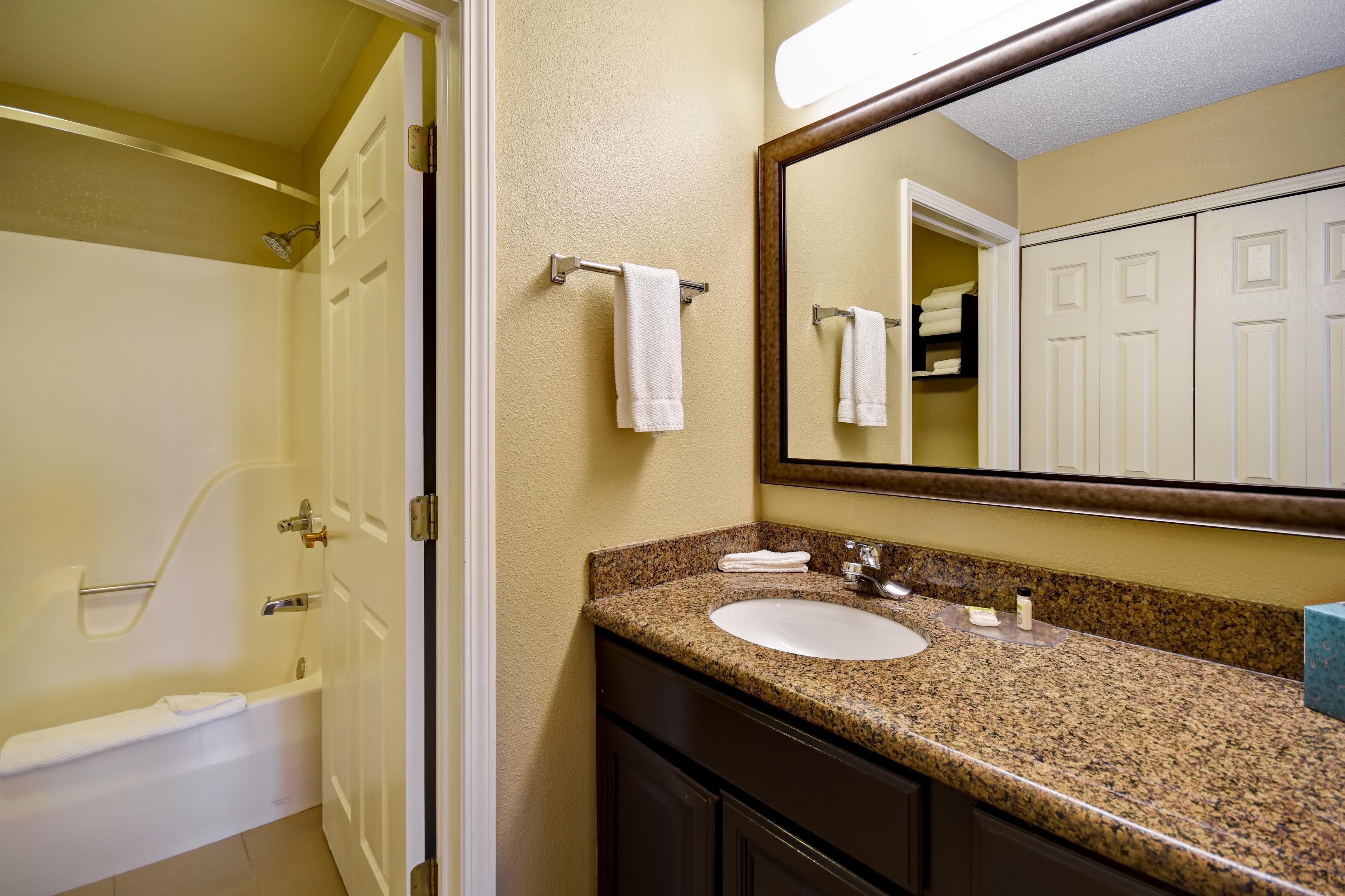 Staybridge Suites Grand Rapids-Kentwood By Ihg Cascade Exterior foto